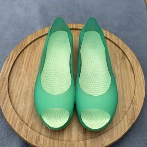 Crocs Carlie Peep Toe Flats Womens Size 8 Celery Green Slip On Shoes Comfort